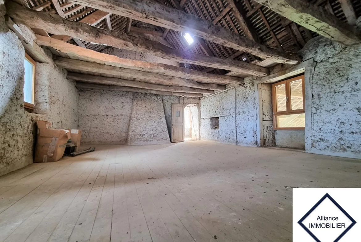 Longère à Montauban de Bretagne à rénover avec dépendances et terrain, 7 pièces 