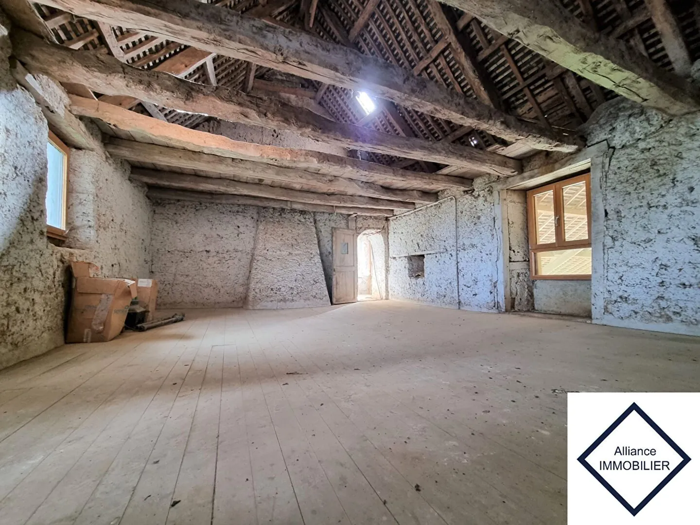 Longère à Montauban de Bretagne à rénover avec dépendances et terrain, 7 pièces 