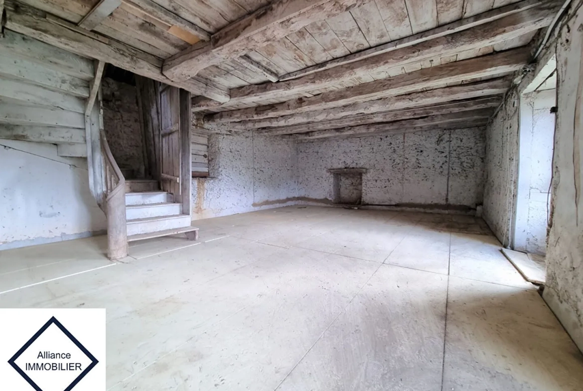 Longère à Montauban de Bretagne à rénover avec dépendances et terrain, 7 pièces 