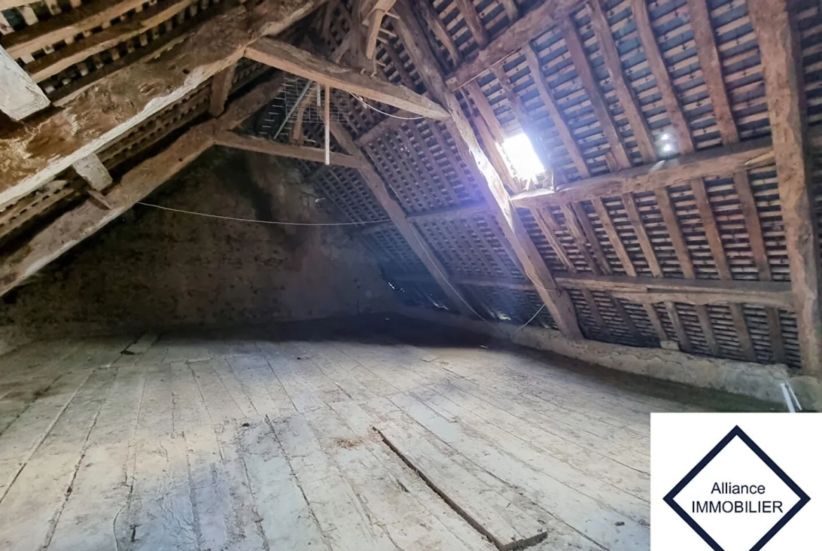 Longère à Montauban de Bretagne à rénover avec dépendances et terrain, 7 pièces 