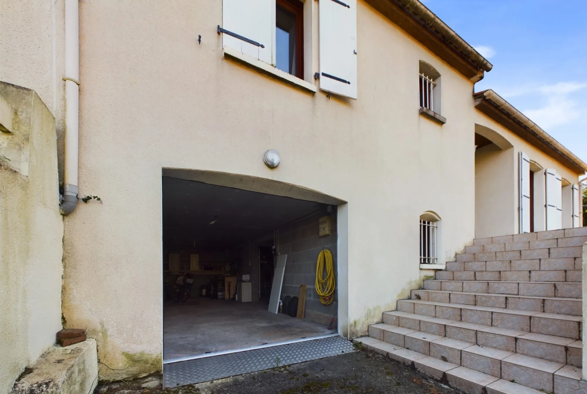 À vendre maison à Sérigné 129 m² avec jardin, garage et 4 chambres 