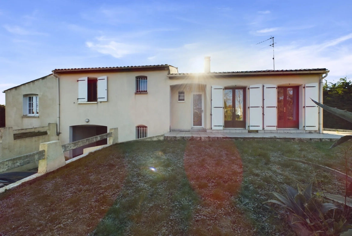 À vendre maison à Sérigné 129 m² avec jardin, garage et 4 chambres 