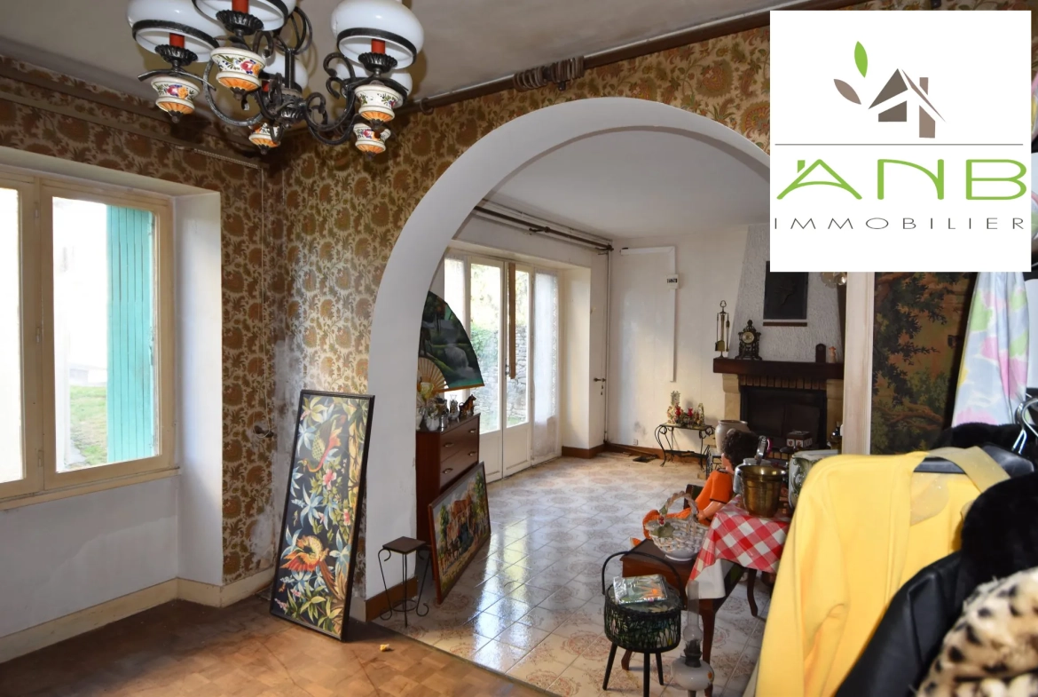 Ensemble immobilier à vendre à Verteuil-sur-Charente – Maison à rénover avec terrain et vue 