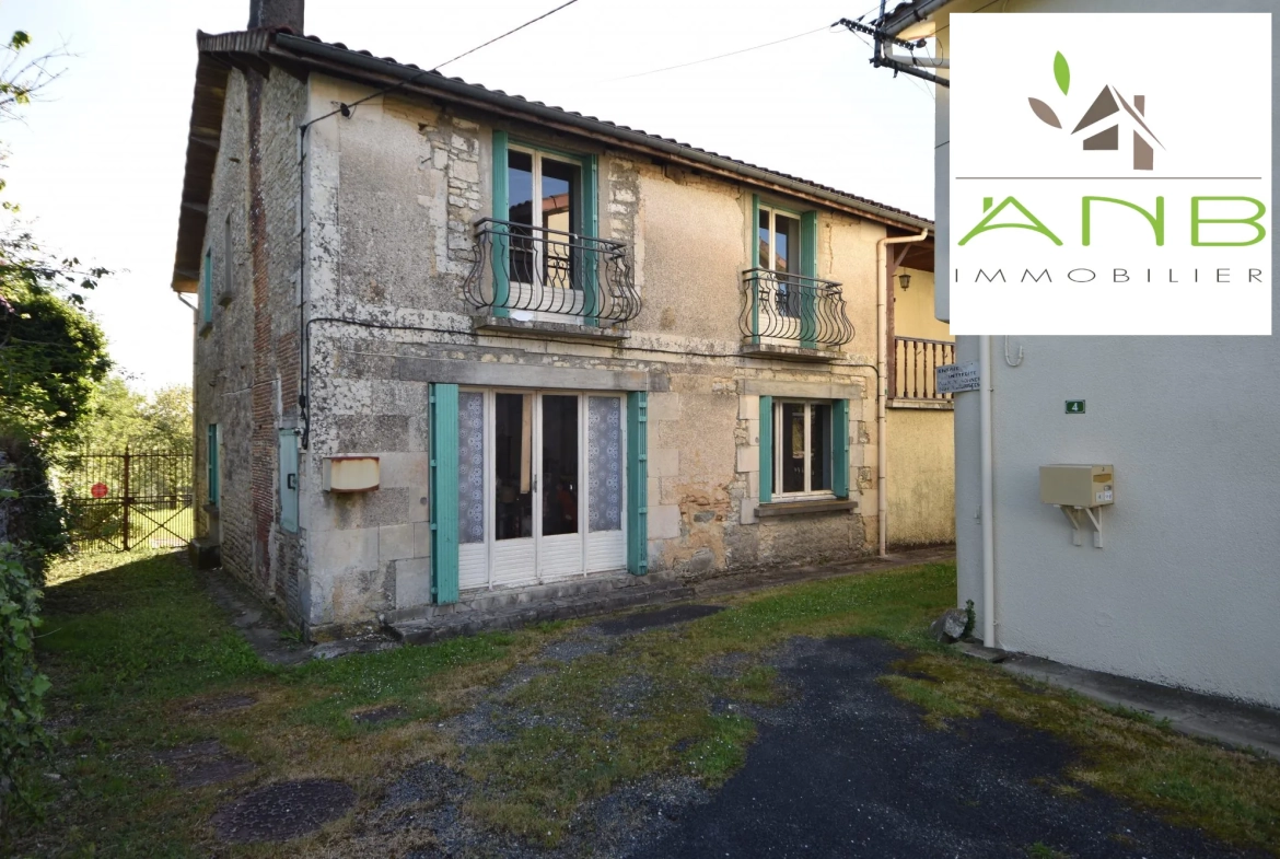 Ensemble immobilier à vendre à Verteuil-sur-Charente – Maison à rénover avec terrain et vue 