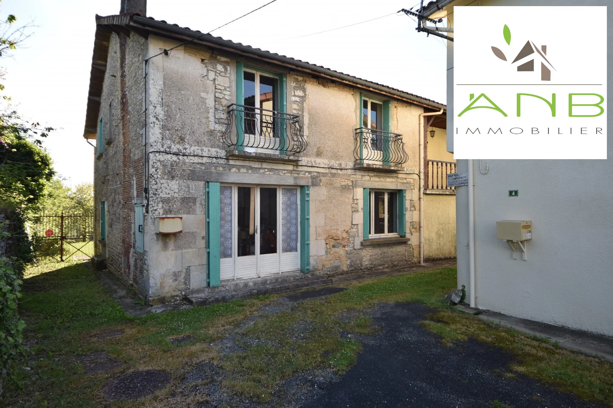 Ensemble immobilier à vendre à Verteuil-sur-Charente – Maison à rénover avec terrain et vue 