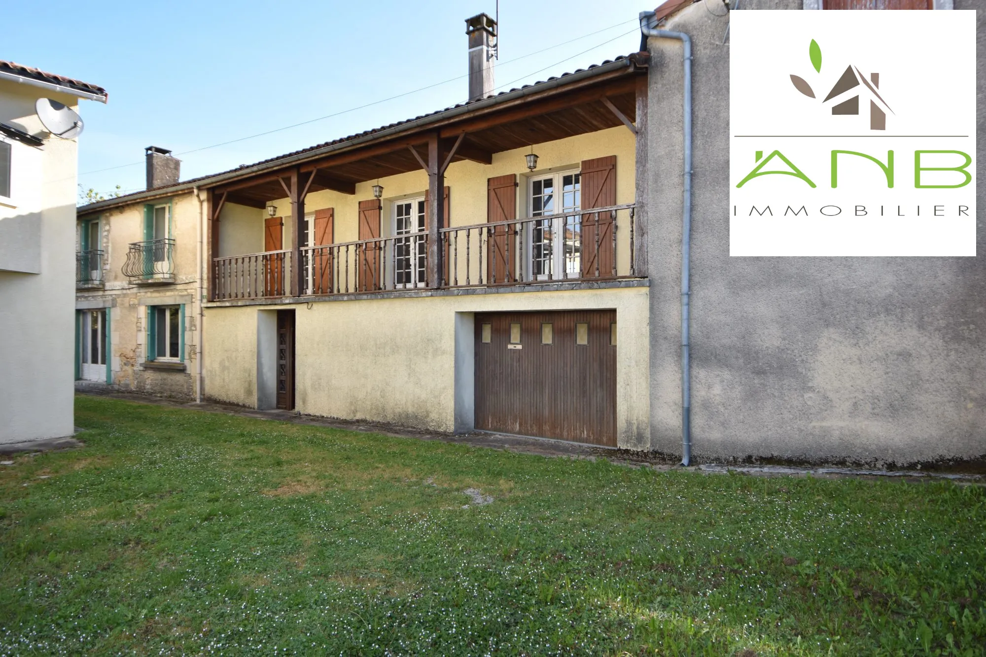 Ensemble immobilier à vendre à Verteuil-sur-Charente – Maison à rénover avec terrain et vue 