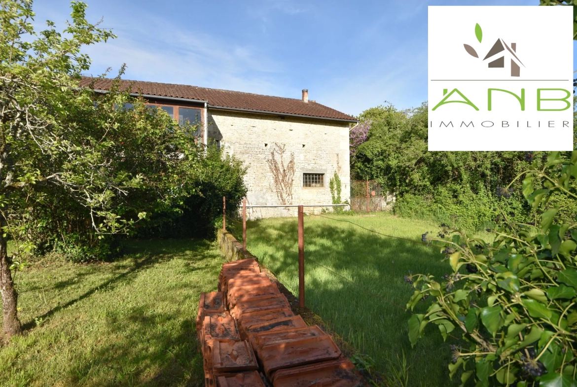 Ensemble immobilier à vendre à Verteuil-sur-Charente – Maison à rénover avec terrain et vue 