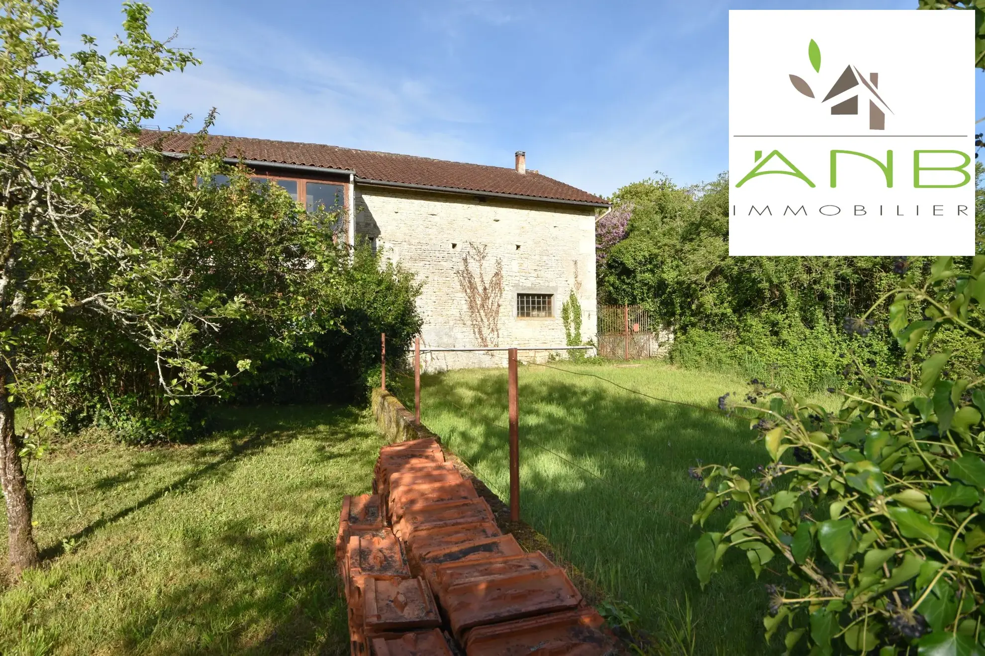 Ensemble immobilier à vendre à Verteuil-sur-Charente – Maison à rénover avec terrain et vue 