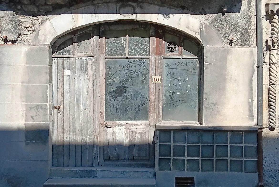 Maison ancienne à vendre à Saint-Béat-Lez avec potentiel de rénovation 