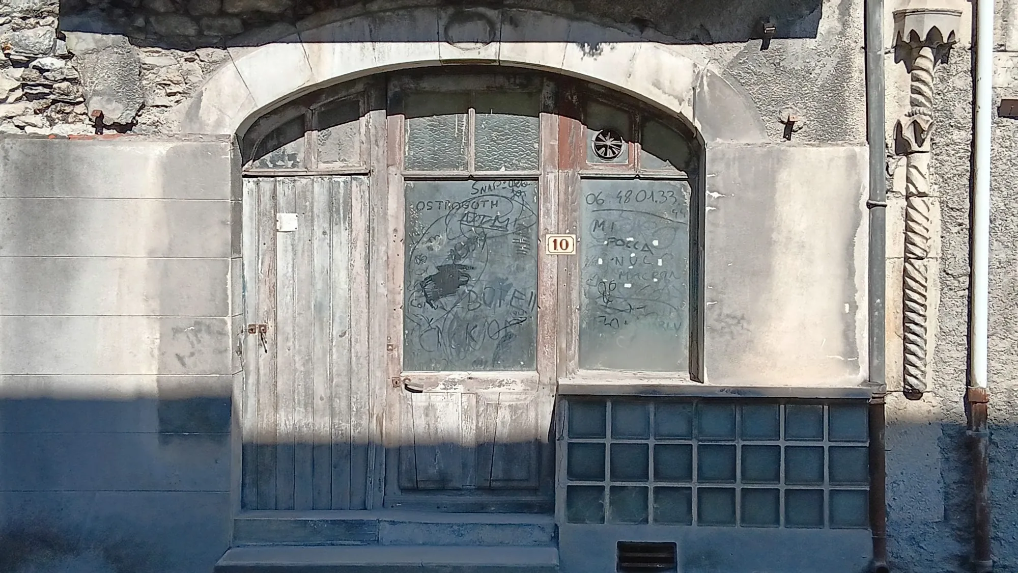 Maison ancienne à vendre à Saint-Béat-Lez avec potentiel de rénovation 