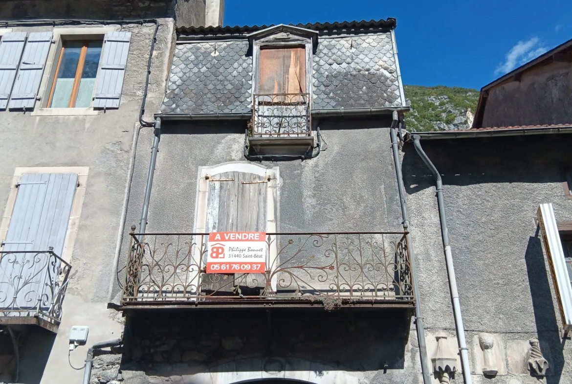 Maison ancienne à vendre à Saint-Béat-Lez avec potentiel de rénovation 
