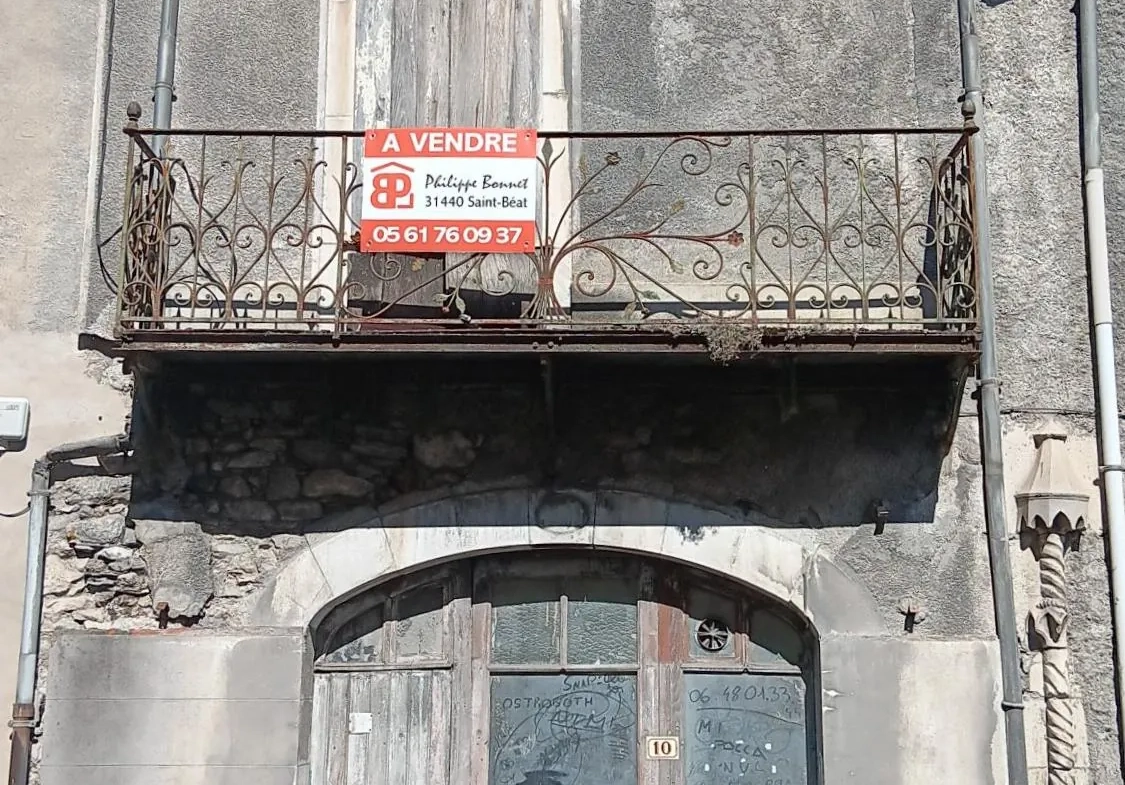 Maison ancienne à vendre à Saint-Béat-Lez avec potentiel de rénovation 