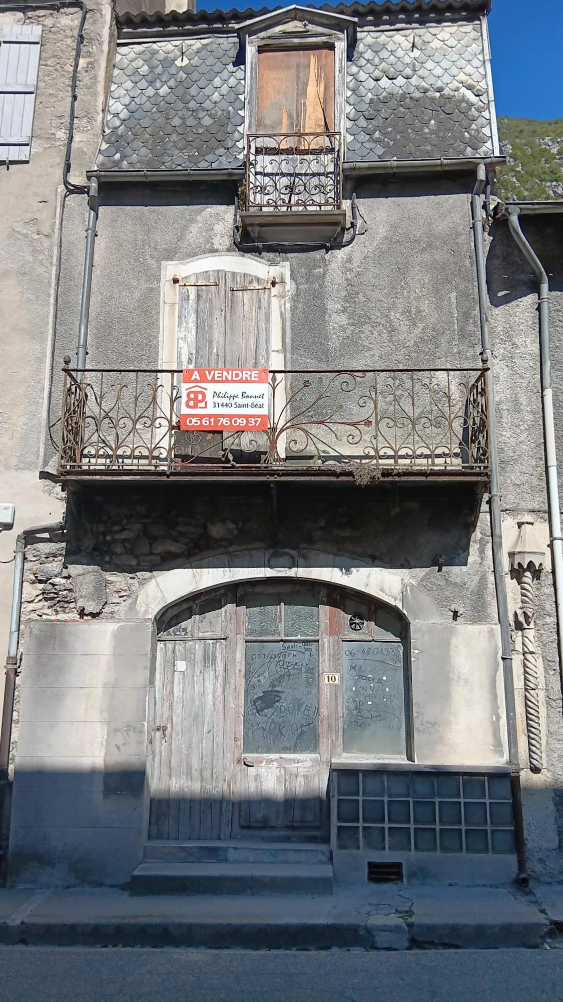 Maison ancienne à vendre à Saint-Béat-Lez avec potentiel de rénovation 