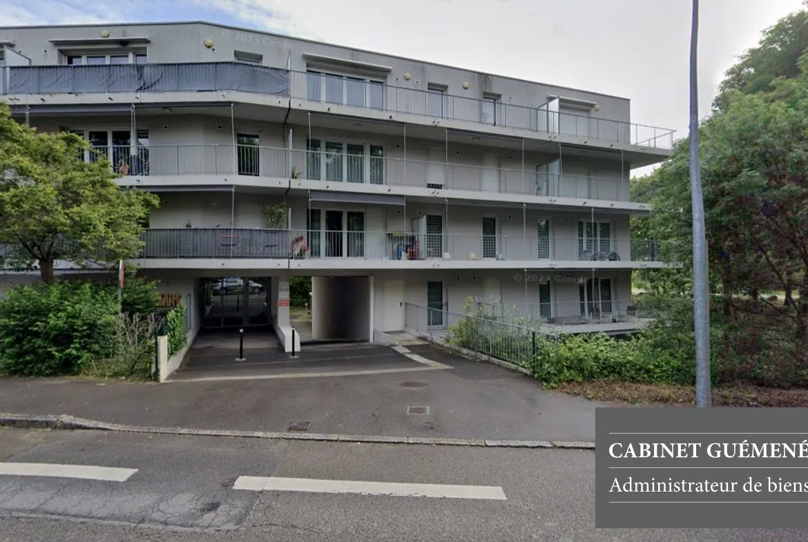 Appartement T2 à Rezé avec locataire en place, balcon et parking, idéal investisseur 