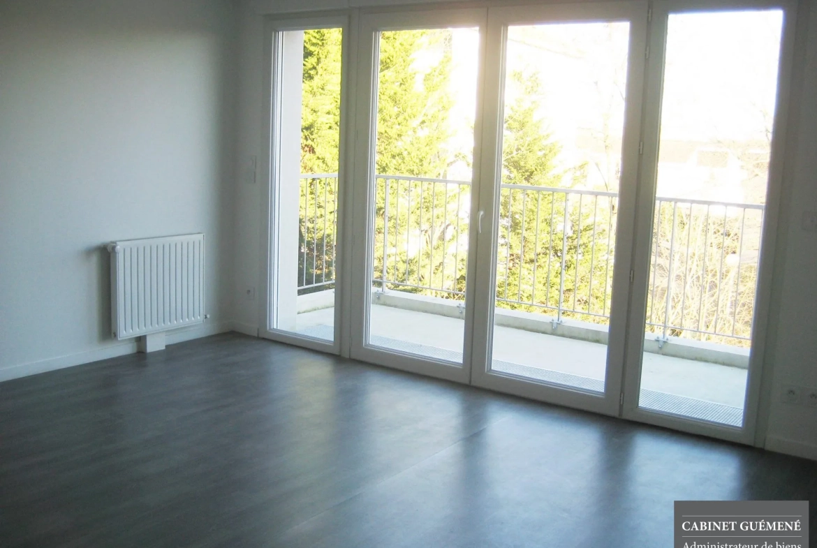 Appartement T2 à Rezé avec locataire en place, balcon et parking, idéal investisseur 