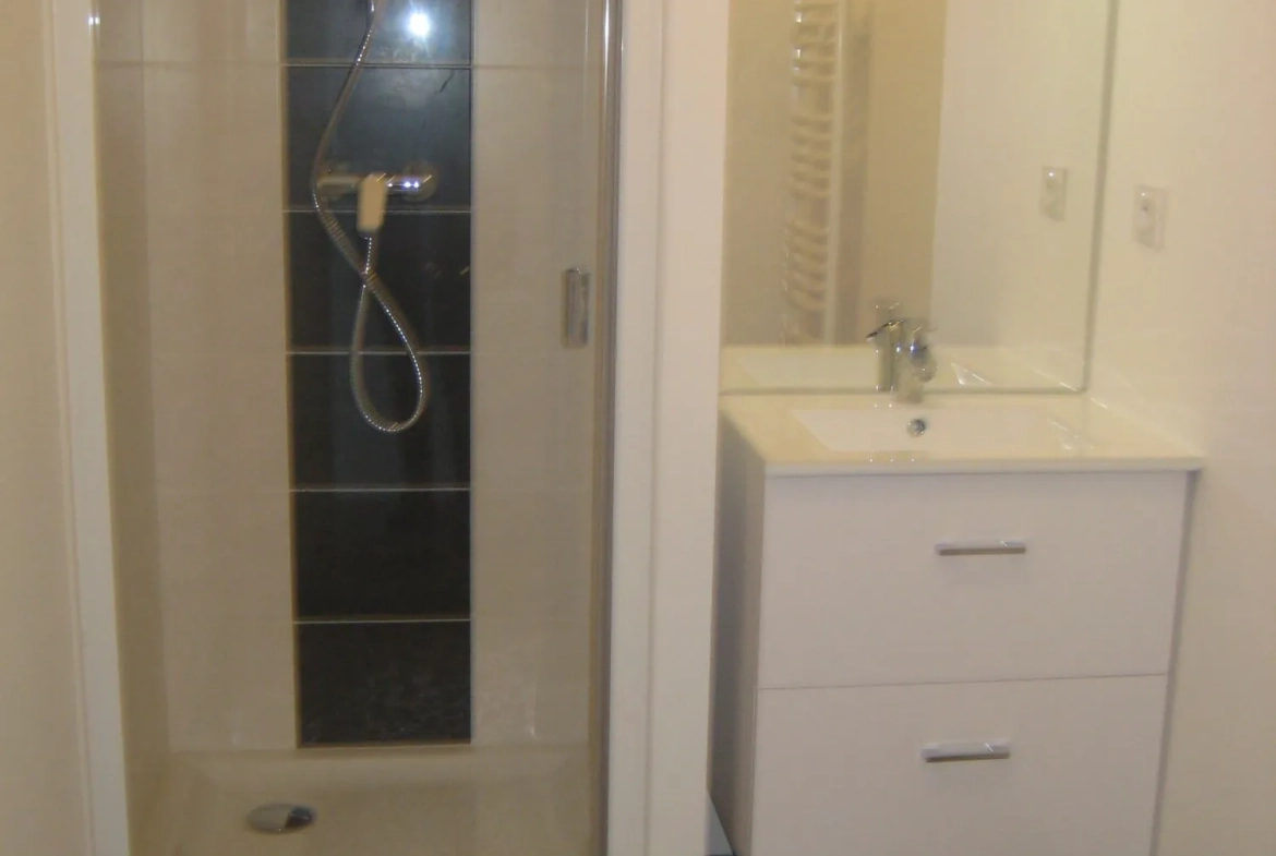 Appartement T2 à Rezé avec locataire en place, balcon et parking, idéal investisseur 