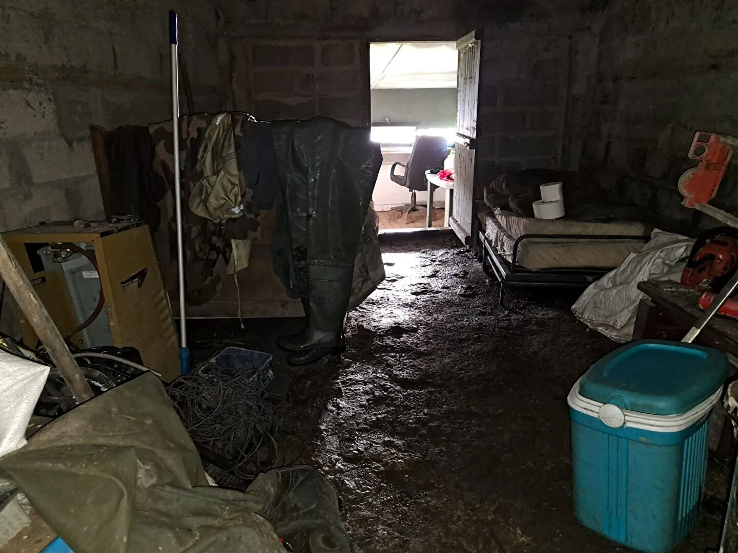 Hutte de chasse à Abbeville avec pièce à rénover et pièce d'eau - Terrain de 12 753 m² 