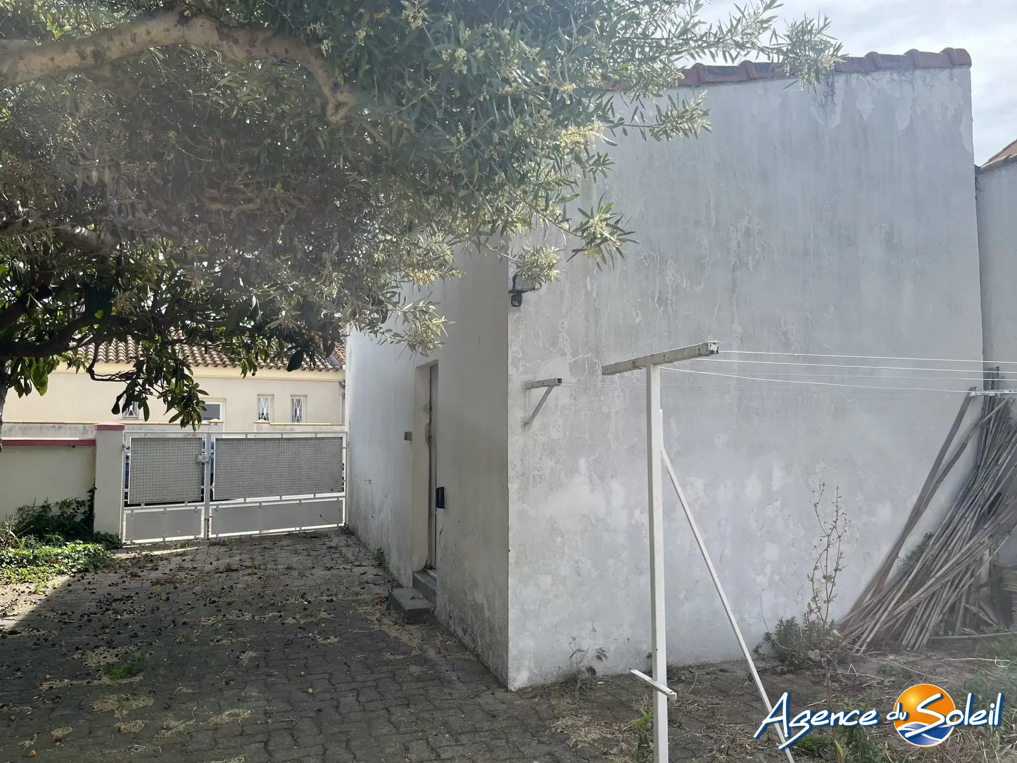Terrain constructible de 240 m² à Narbonne, emplacement idéal pour votre projet immobilier 