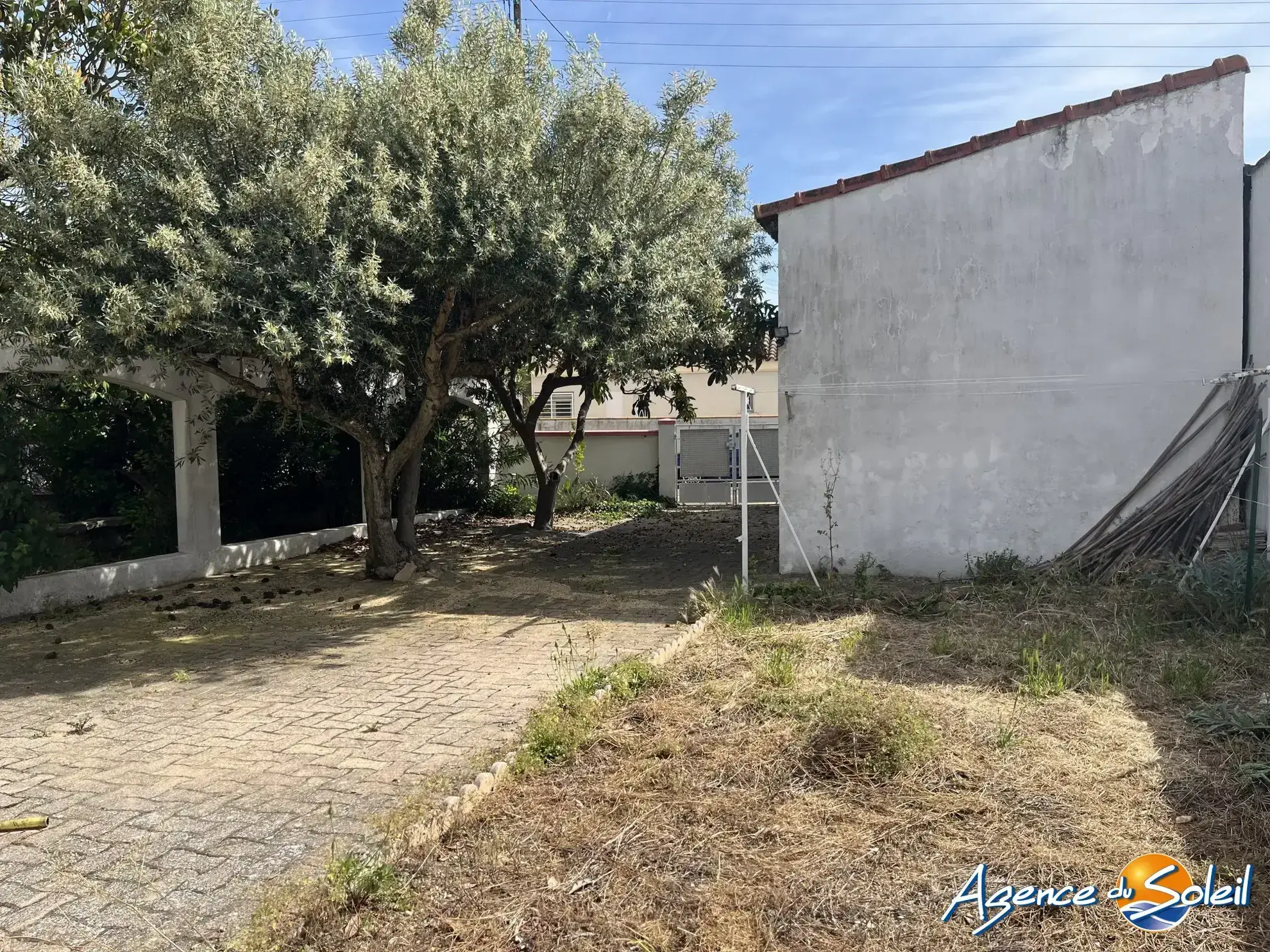 Terrain constructible de 240 m² à Narbonne, emplacement idéal pour votre projet immobilier 