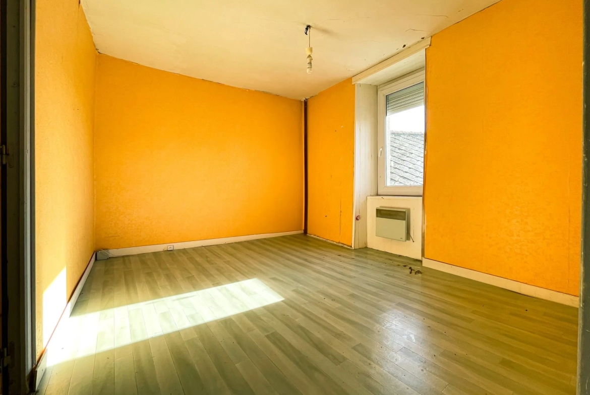 Immeuble à vendre à Quintin avec restaurant, appartement et hangar sécurisé 