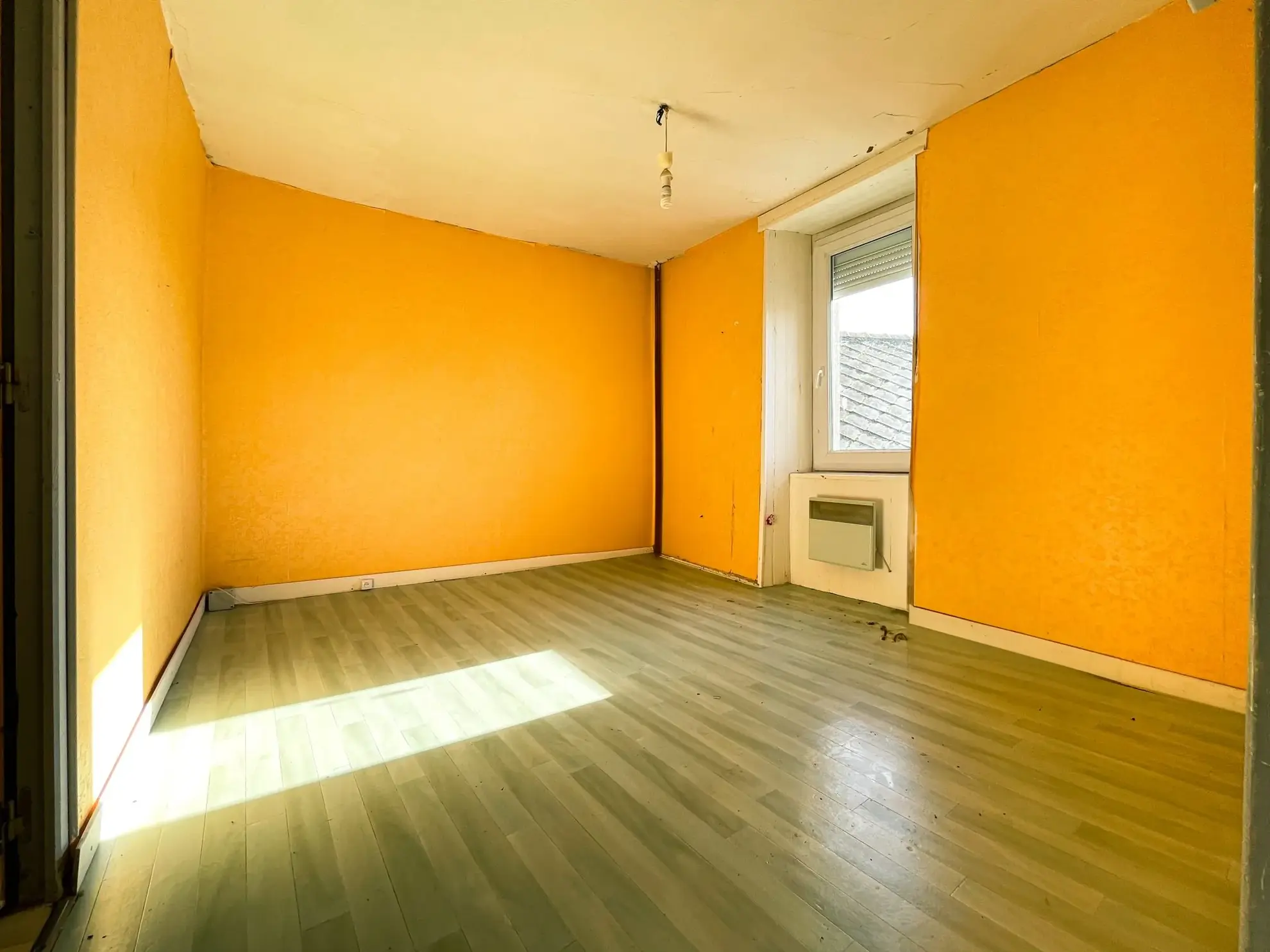 Immeuble à vendre à Quintin avec restaurant, appartement et hangar sécurisé 