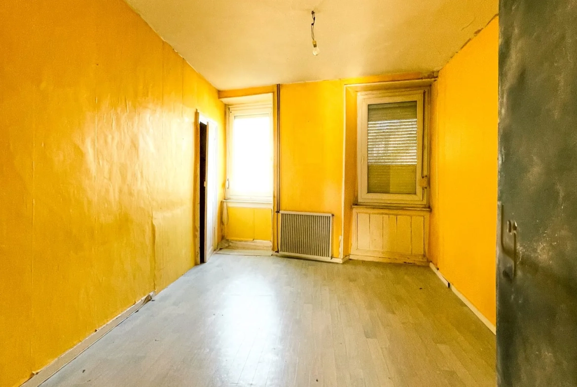 Immeuble à vendre à Quintin avec restaurant, appartement et hangar sécurisé 
