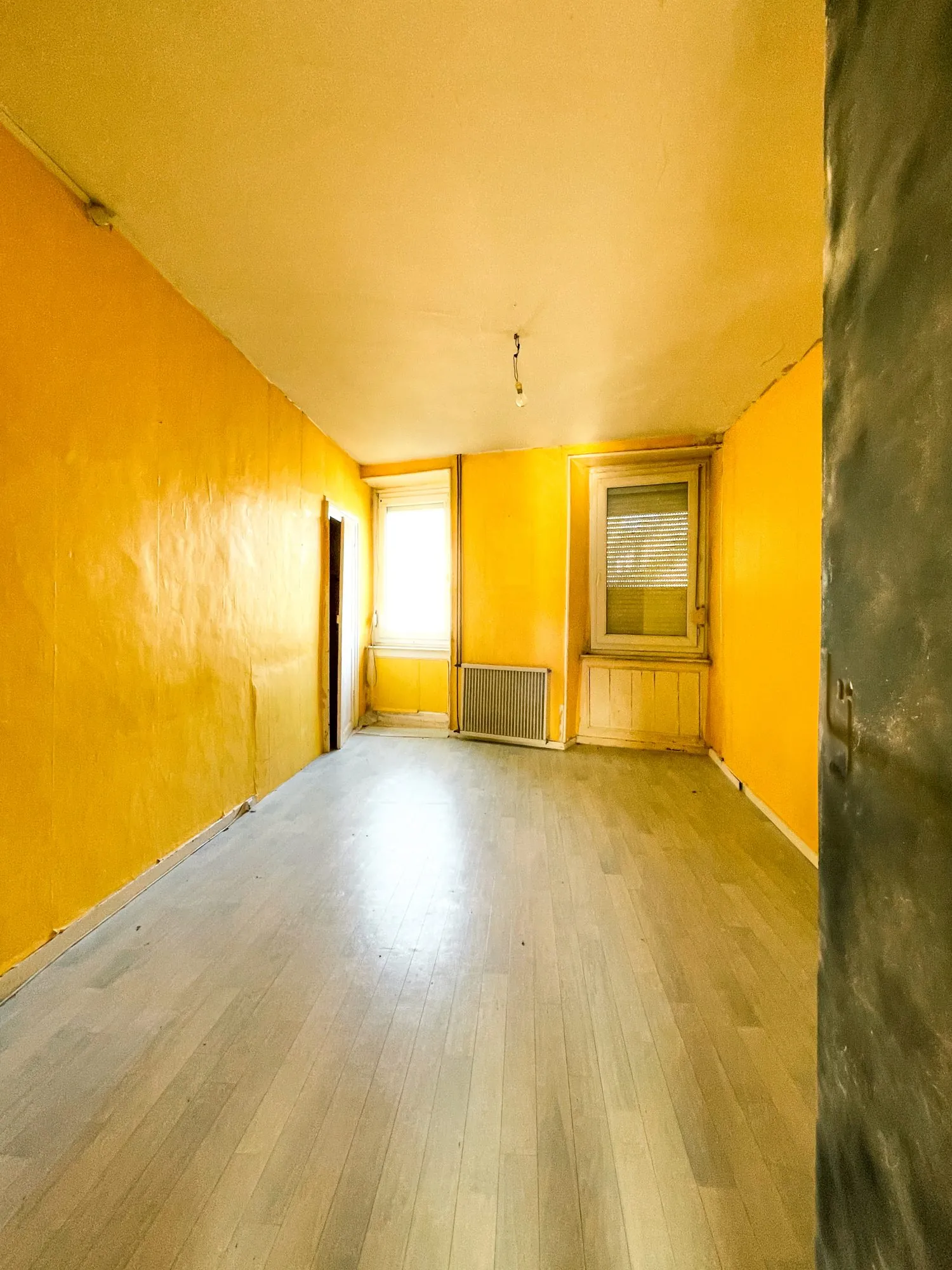 Immeuble à vendre à Quintin avec restaurant, appartement et hangar sécurisé 