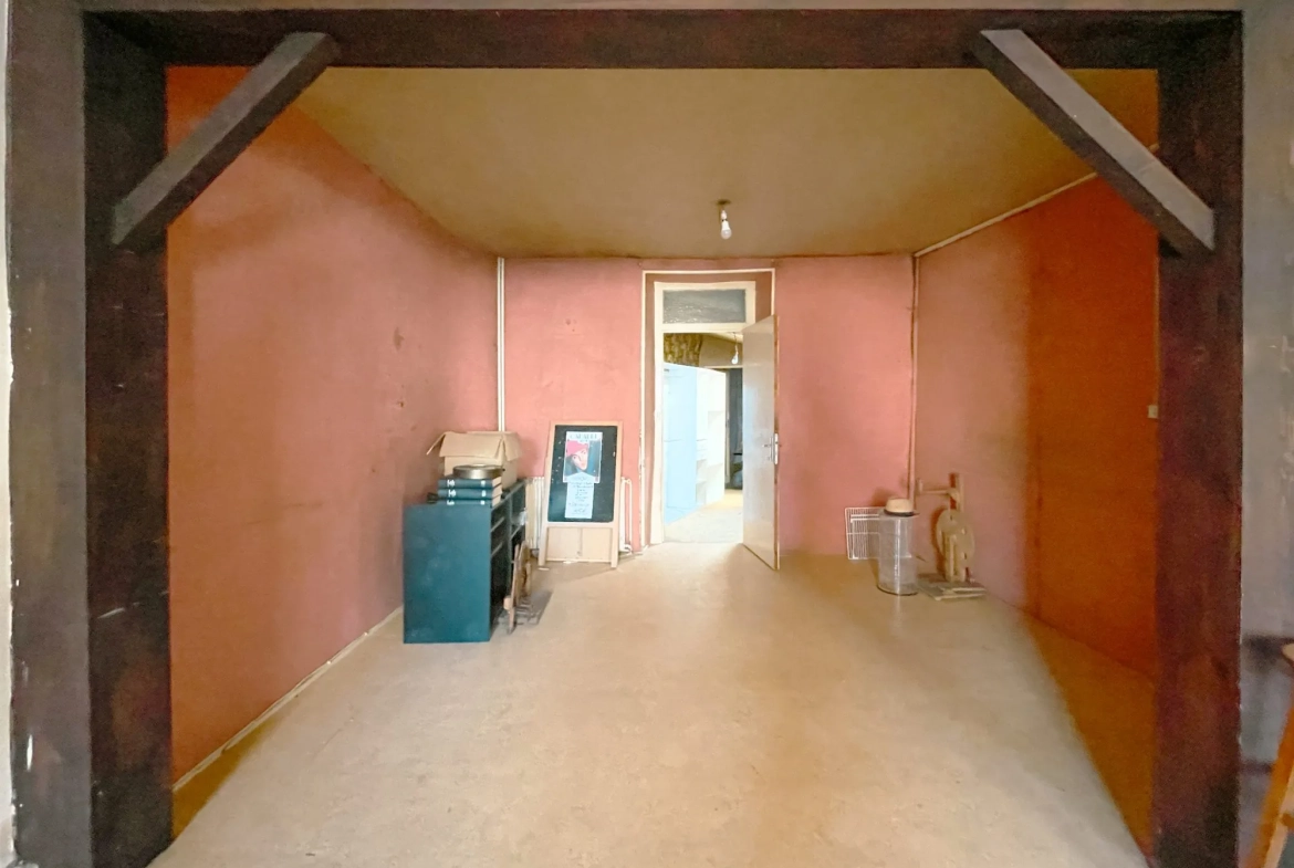 Immeuble à vendre à Quintin avec restaurant, appartement et hangar sécurisé 