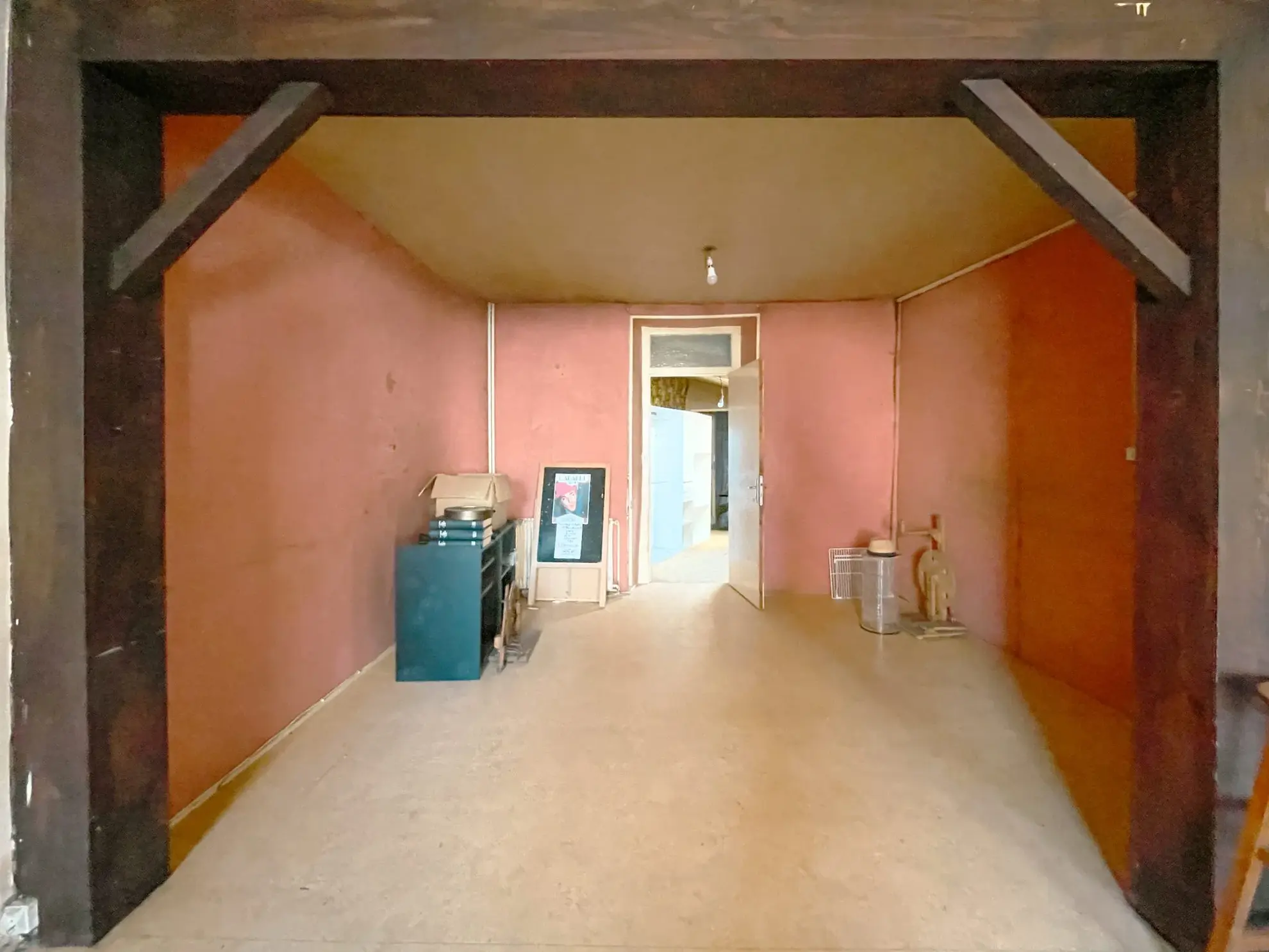 Immeuble à vendre à Quintin avec restaurant, appartement et hangar sécurisé 