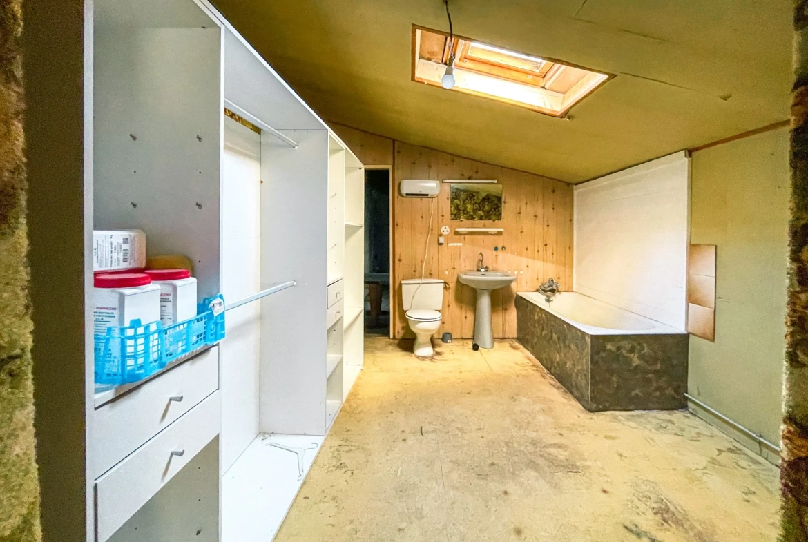 Immeuble à vendre à Quintin avec restaurant, appartement et hangar sécurisé 