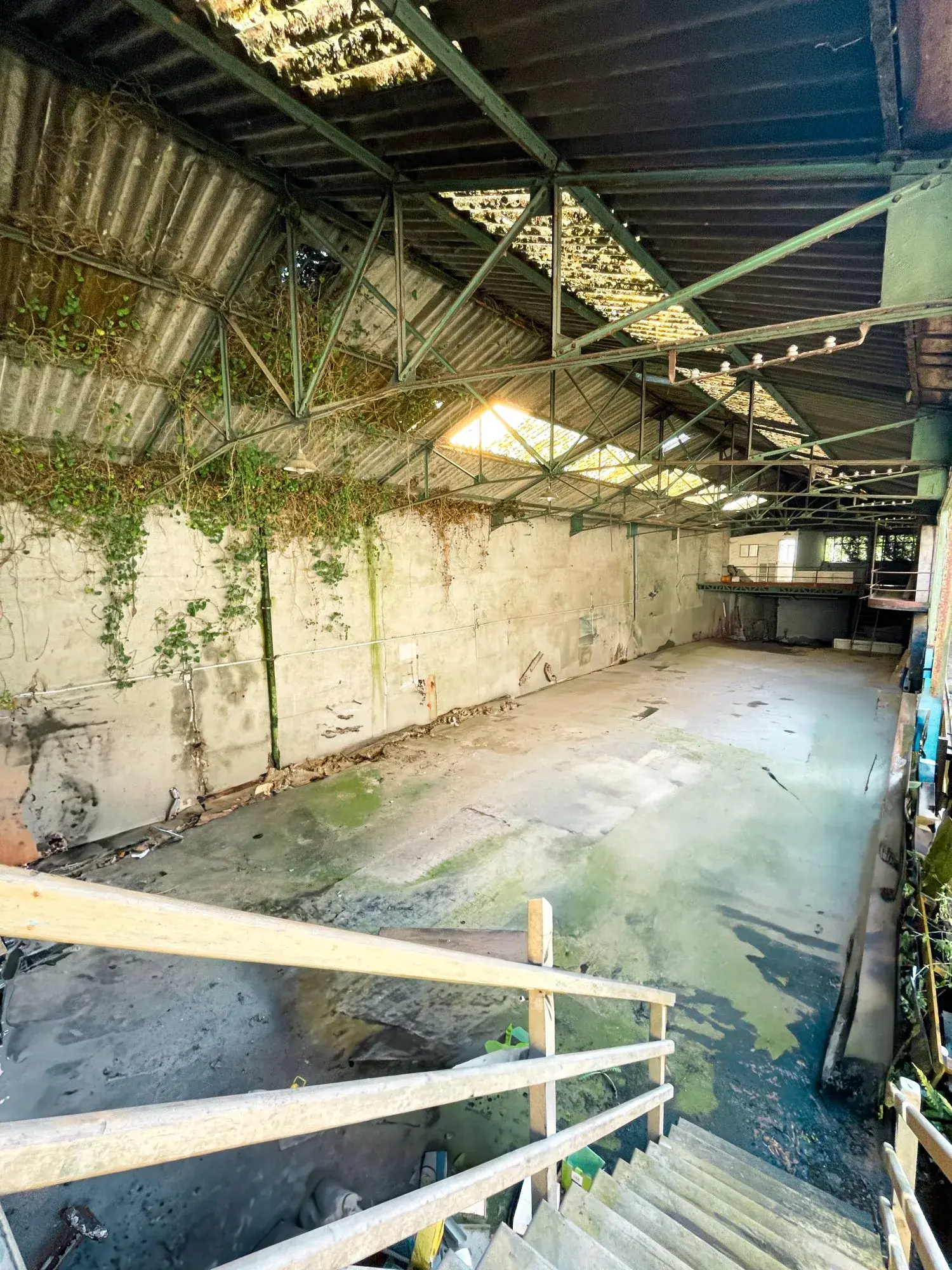 Immeuble à vendre à Quintin avec restaurant, appartement et hangar sécurisé 