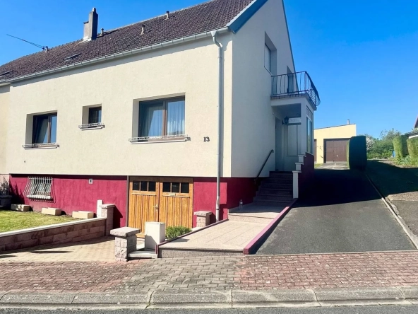 Maison semi-mitoyenne spacieuse avec jardins et garages à Rouhling