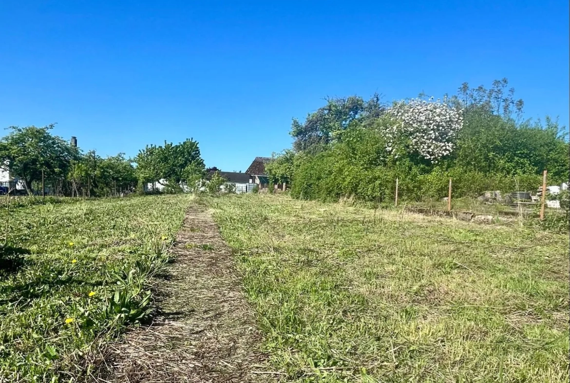 Maison semi-mitoyenne spacieuse avec jardins et garages à Rouhling 