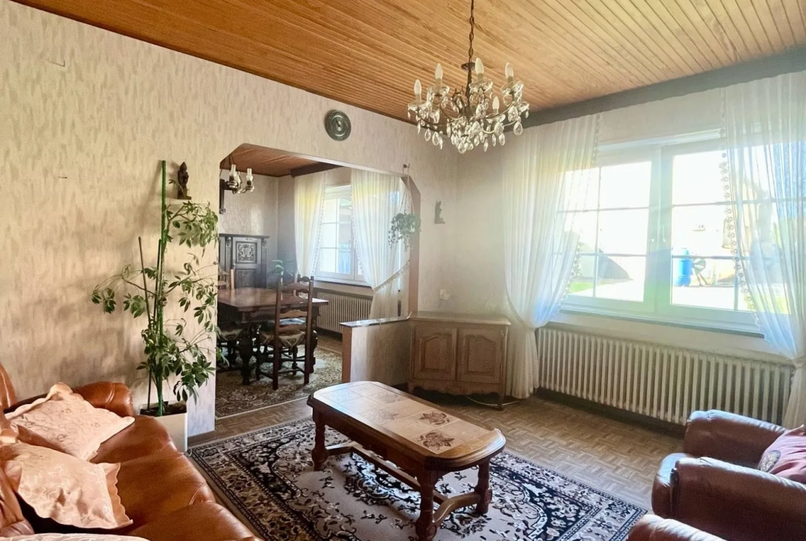 Maison semi-mitoyenne spacieuse avec jardins et garages à Rouhling 