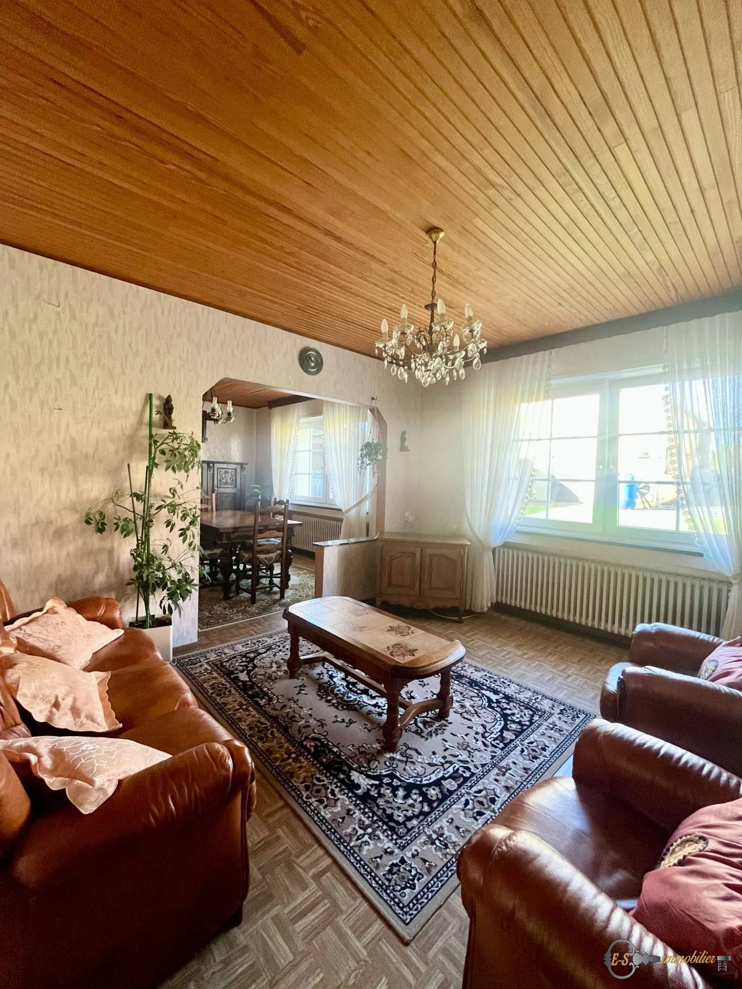 Maison semi-mitoyenne spacieuse avec jardins et garages à Rouhling 