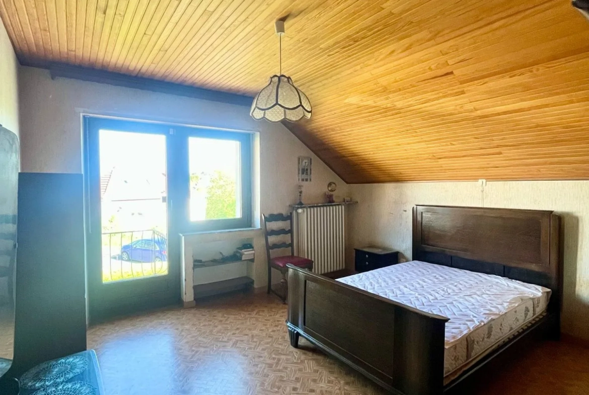 Maison semi-mitoyenne spacieuse avec jardins et garages à Rouhling 