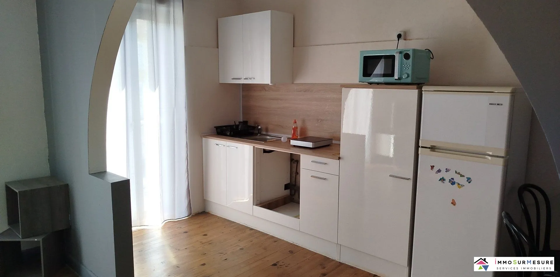 Immeuble rénové avec local commercial, appartements et dépendances à Aubin 