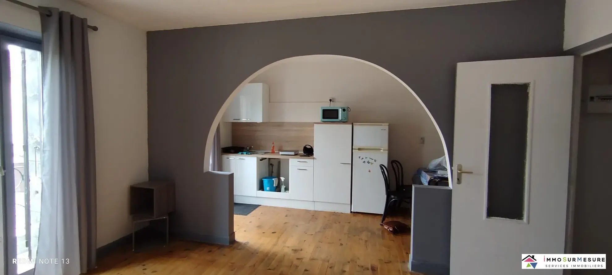Immeuble rénové avec local commercial, appartements et dépendances à Aubin 