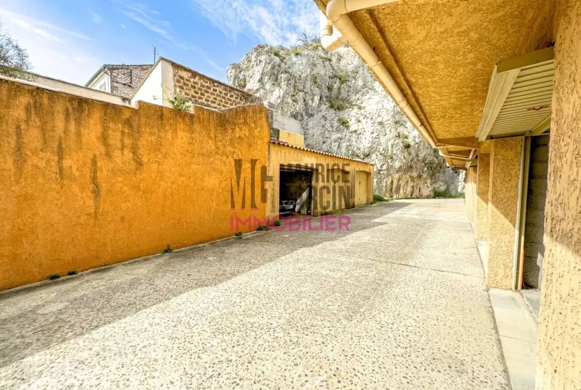 Appartement 3 pièces de 86,58 m² à Cavaillon avec garage, Vue imprenable 