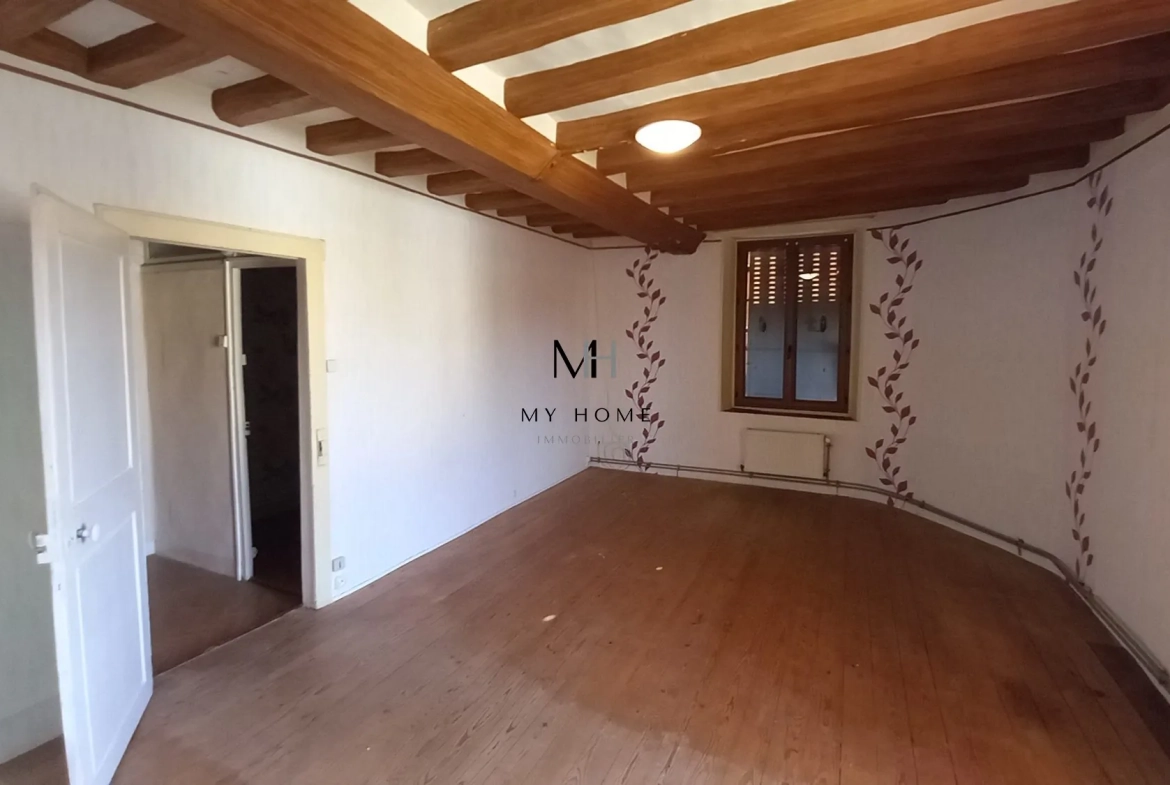 Maison de village à vendre dans le Perche avec jardin et combles aménageables 