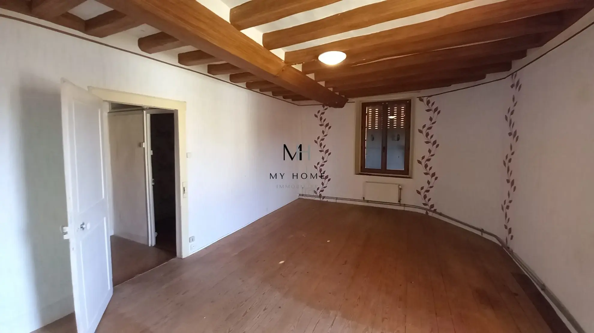 Maison de village à vendre dans le Perche avec jardin et combles aménageables 