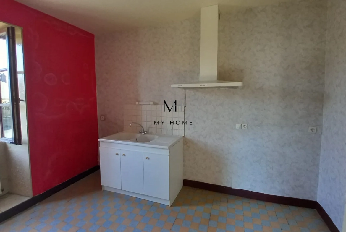 Maison de village à vendre dans le Perche avec jardin et combles aménageables 