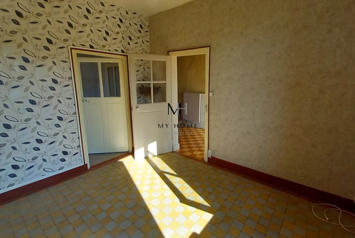Maison de village à vendre dans le Perche avec jardin et combles aménageables 