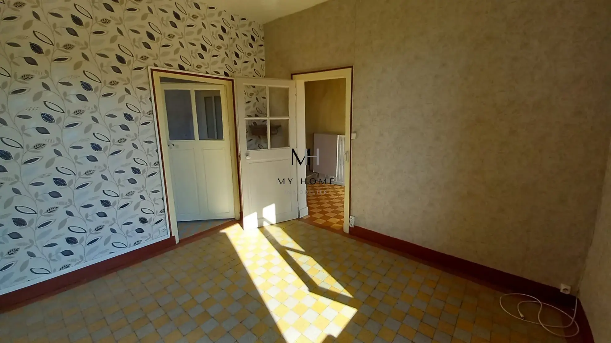Maison de village à vendre dans le Perche avec jardin et combles aménageables 