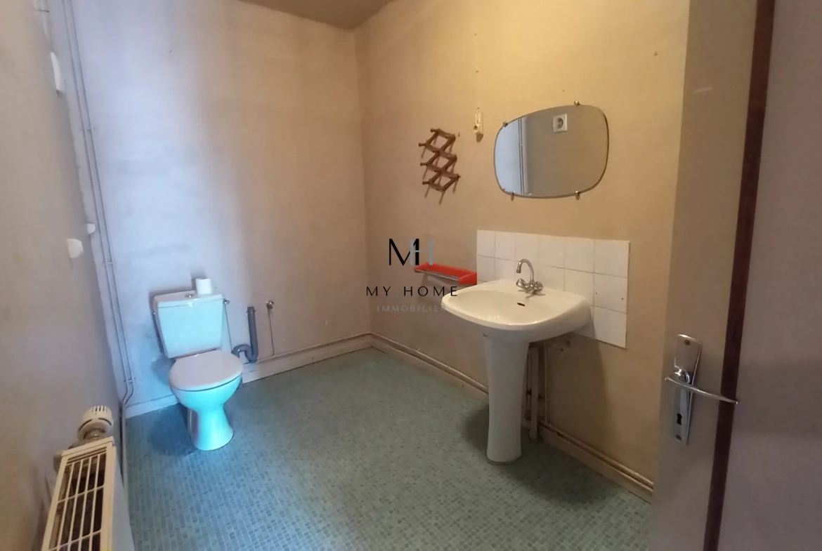 Maison de village à vendre dans le Perche avec jardin et combles aménageables 