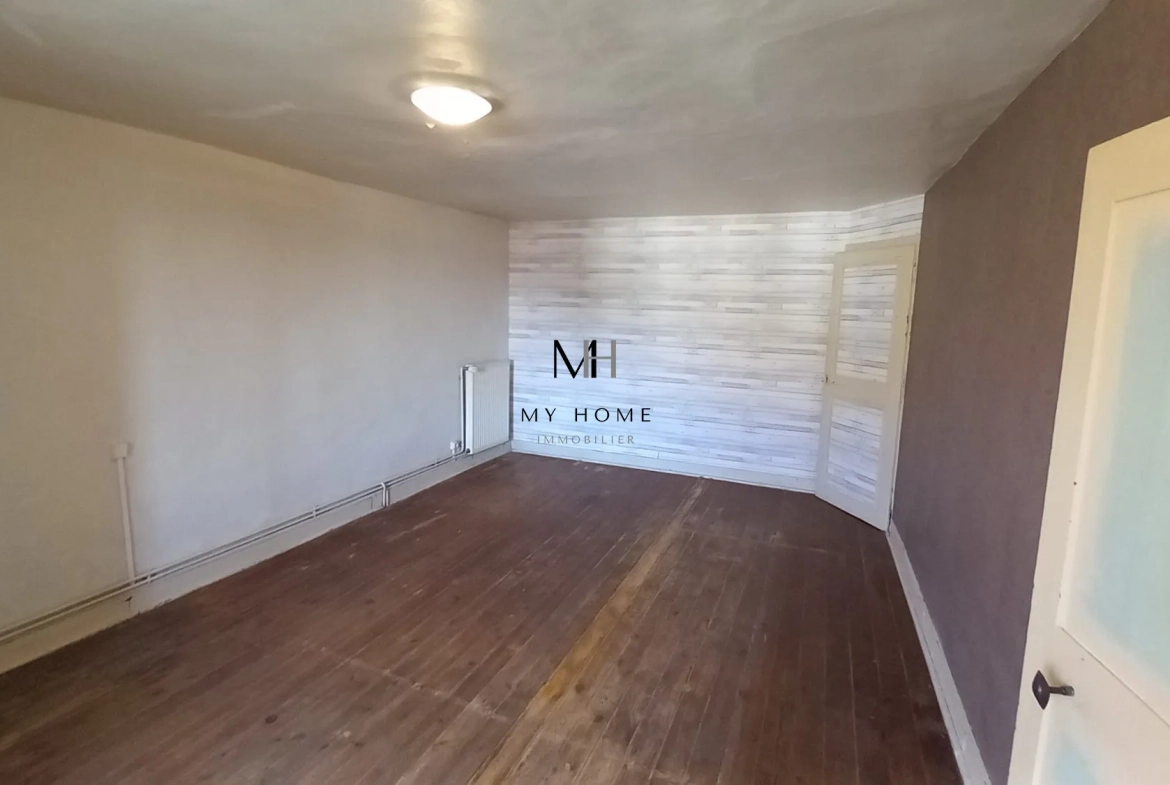 Maison de village à vendre dans le Perche avec jardin et combles aménageables 