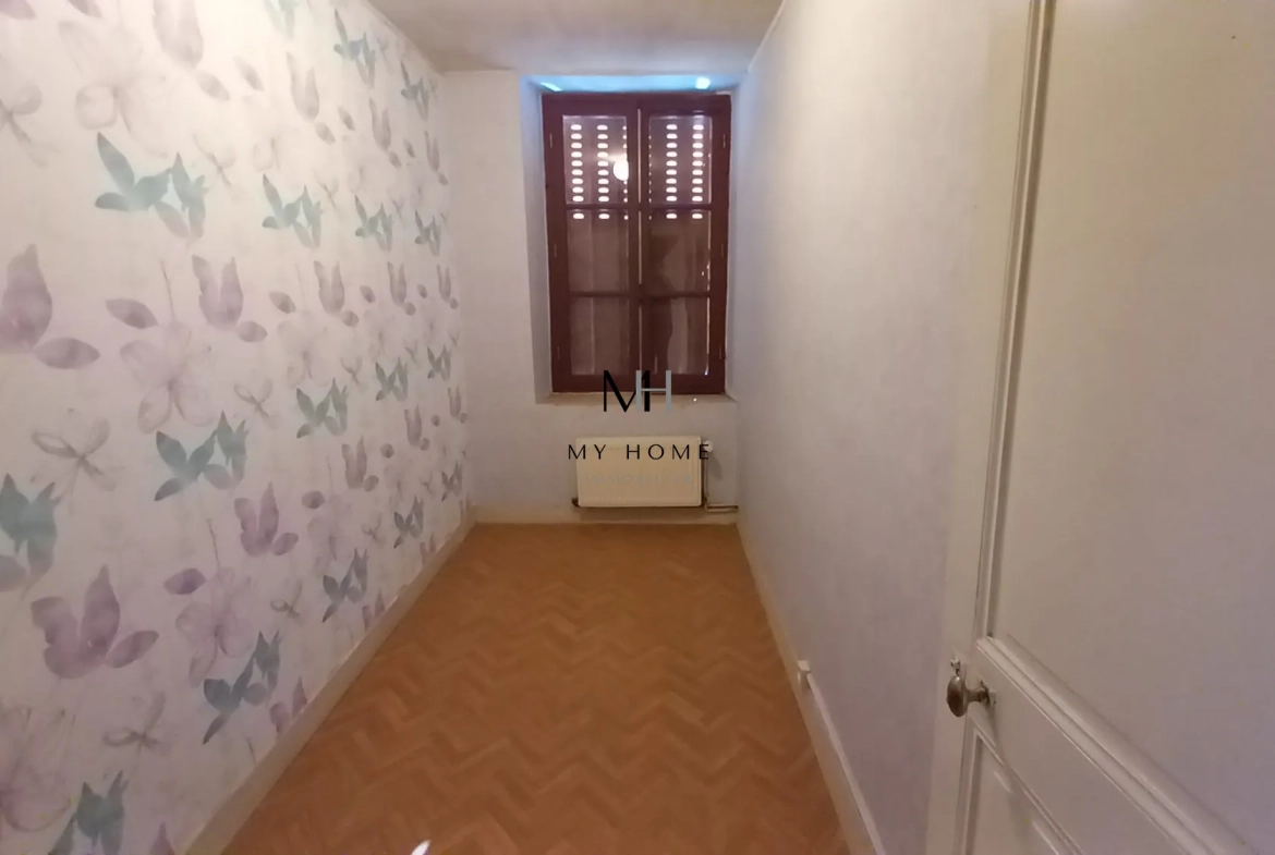 Maison de village à vendre dans le Perche avec jardin et combles aménageables 
