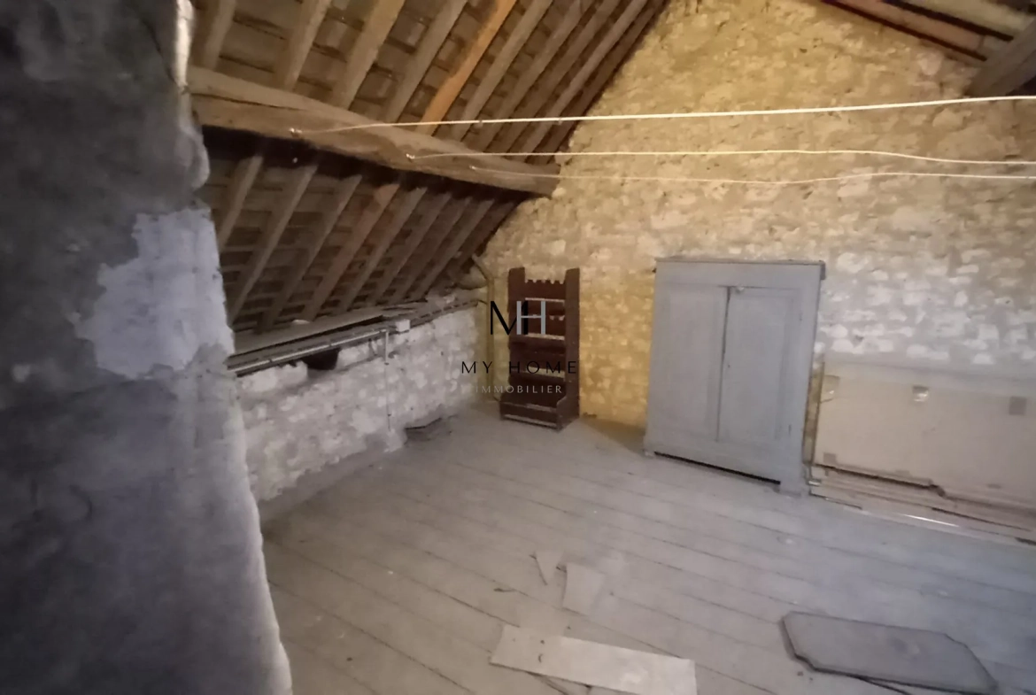 Maison de village à vendre dans le Perche avec jardin et combles aménageables 