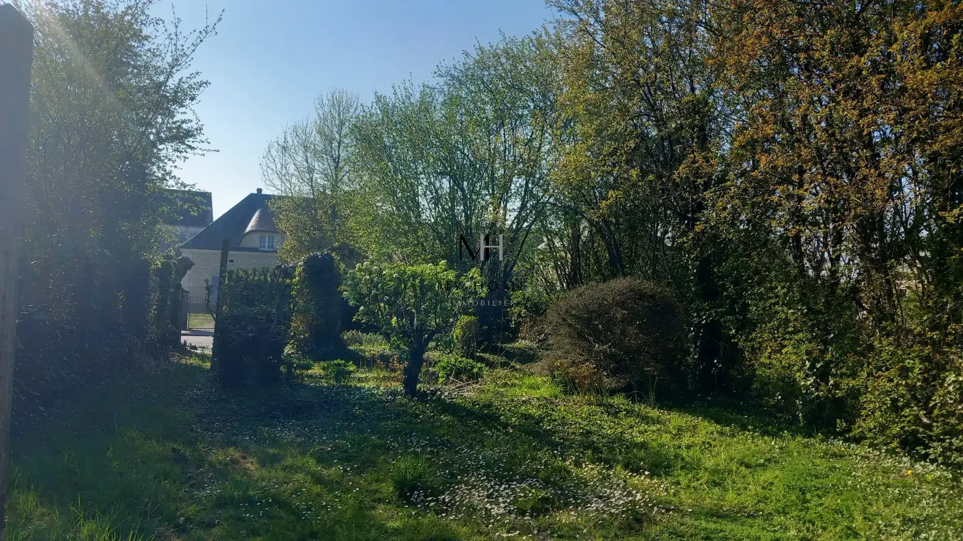 Maison de village à vendre dans le Perche avec jardin et combles aménageables 
