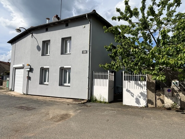 Belle maison en pierre rénovée avec grand garage et terrain à Propières (69)